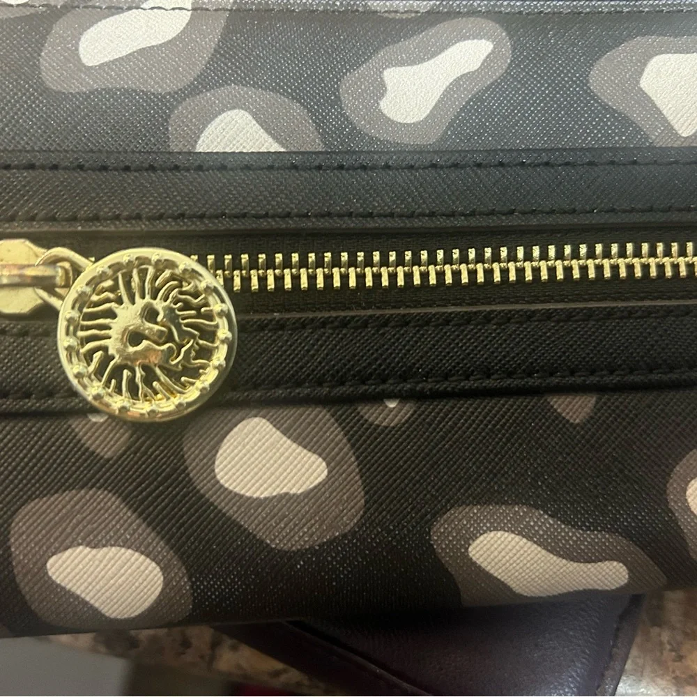 Assorted Leather Wallets and Clutches - Picture 6 of 8